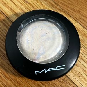 Mac Mineralize Skinfinish- “Lighscapade” Highlighter